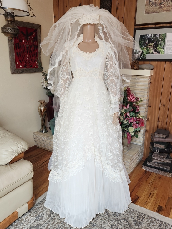 No Brand Dresses & Skirts - Rare 1960s Victorian Lace Wedding Set: Rose Detail Hat, Veil & Bustled Gown